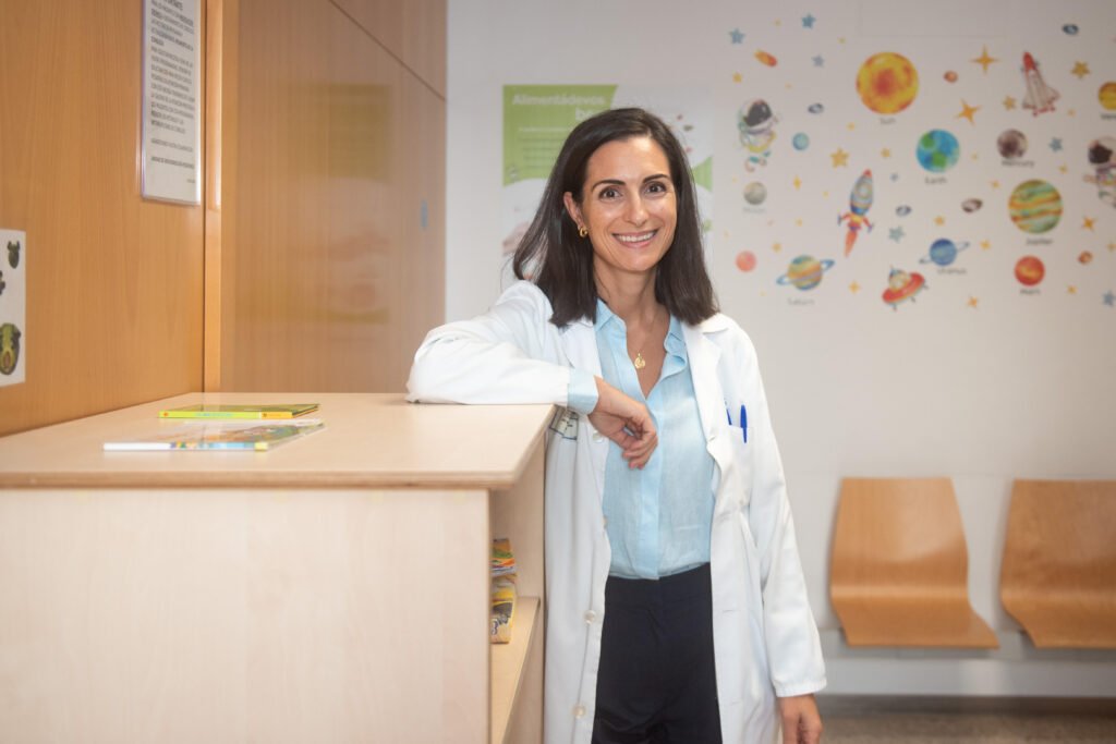 Ana Prado en su consulta